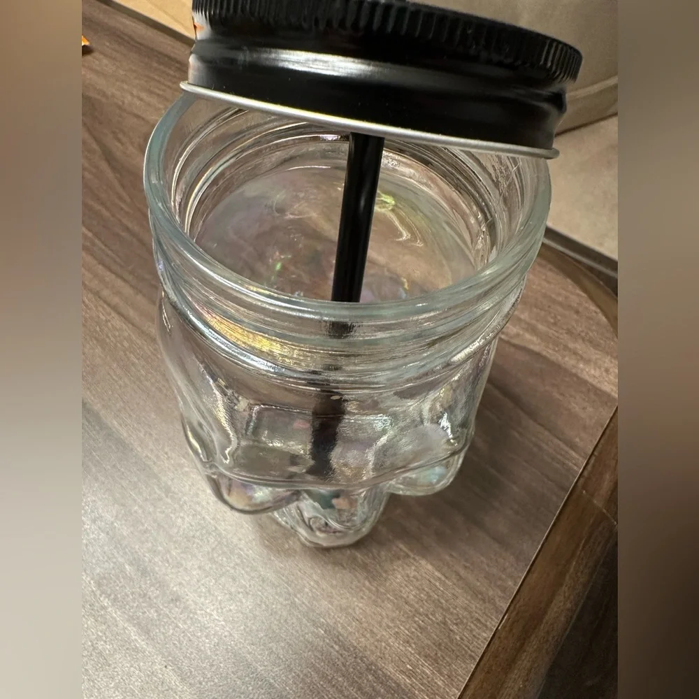 Iridescent glass skull tumbler - Picture 4 of 5